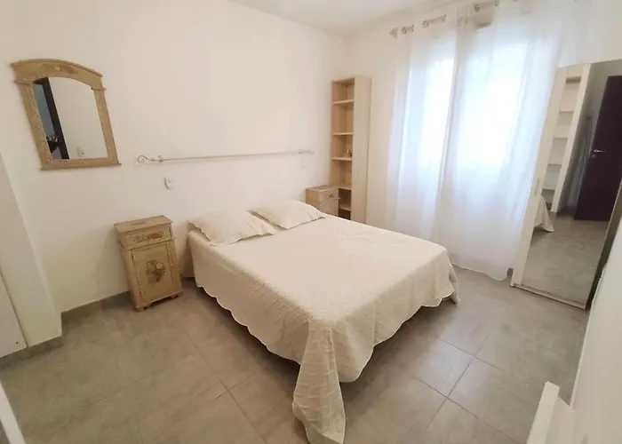 Grand F2 Avec Terrasse Spacieuse, Centre Corte (Corsica)